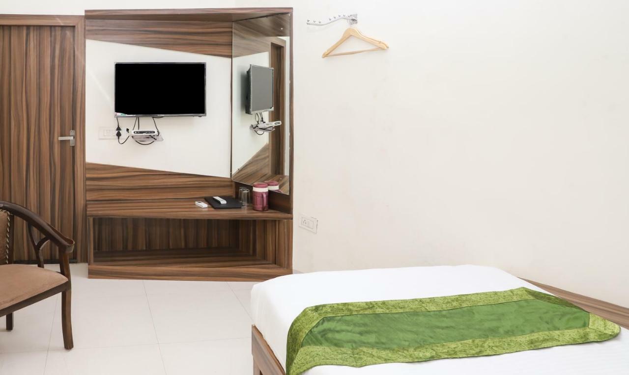 Oyo 10213 Hotel Panache Mathura Ngoại thất bức ảnh