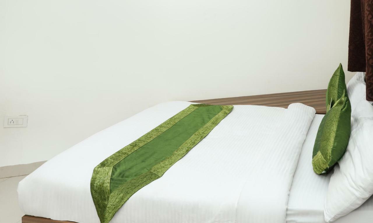 Oyo 10213 Hotel Panache Mathura Ngoại thất bức ảnh
